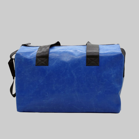 Back view of FREITAG F45 LOIS sports bag with black handles, plain blue.