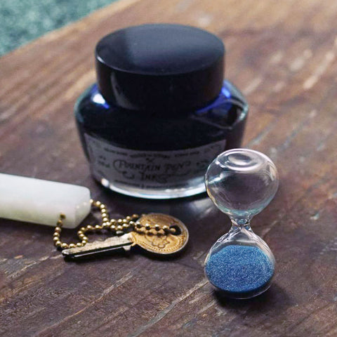 Miniature Hourglass / Blue or Black (1 min)