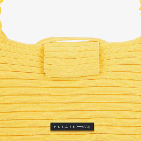Zoom in view of Pleatsmama New Melody bag showcasing its pleated closing design