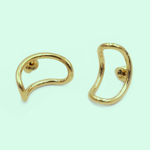 Ivonovi Crescent Earring