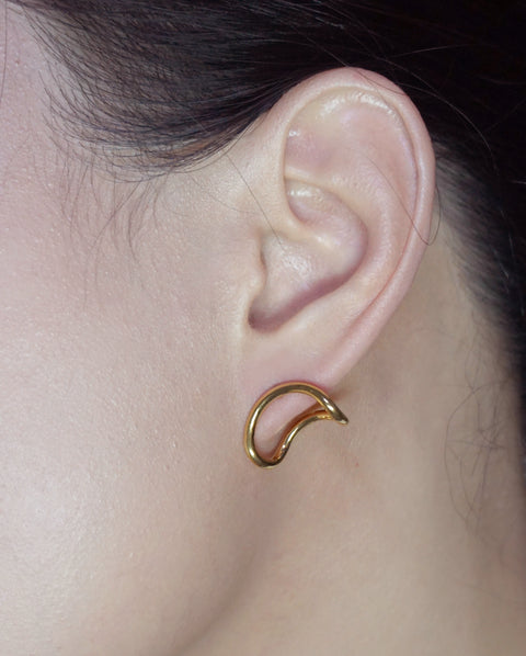 Ivonovi Crescent Earring