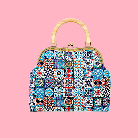 Cocoonese Kiss Clasp Handbag