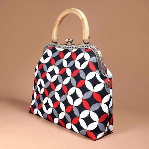 Cocoonese Kiss Clasp Handbag