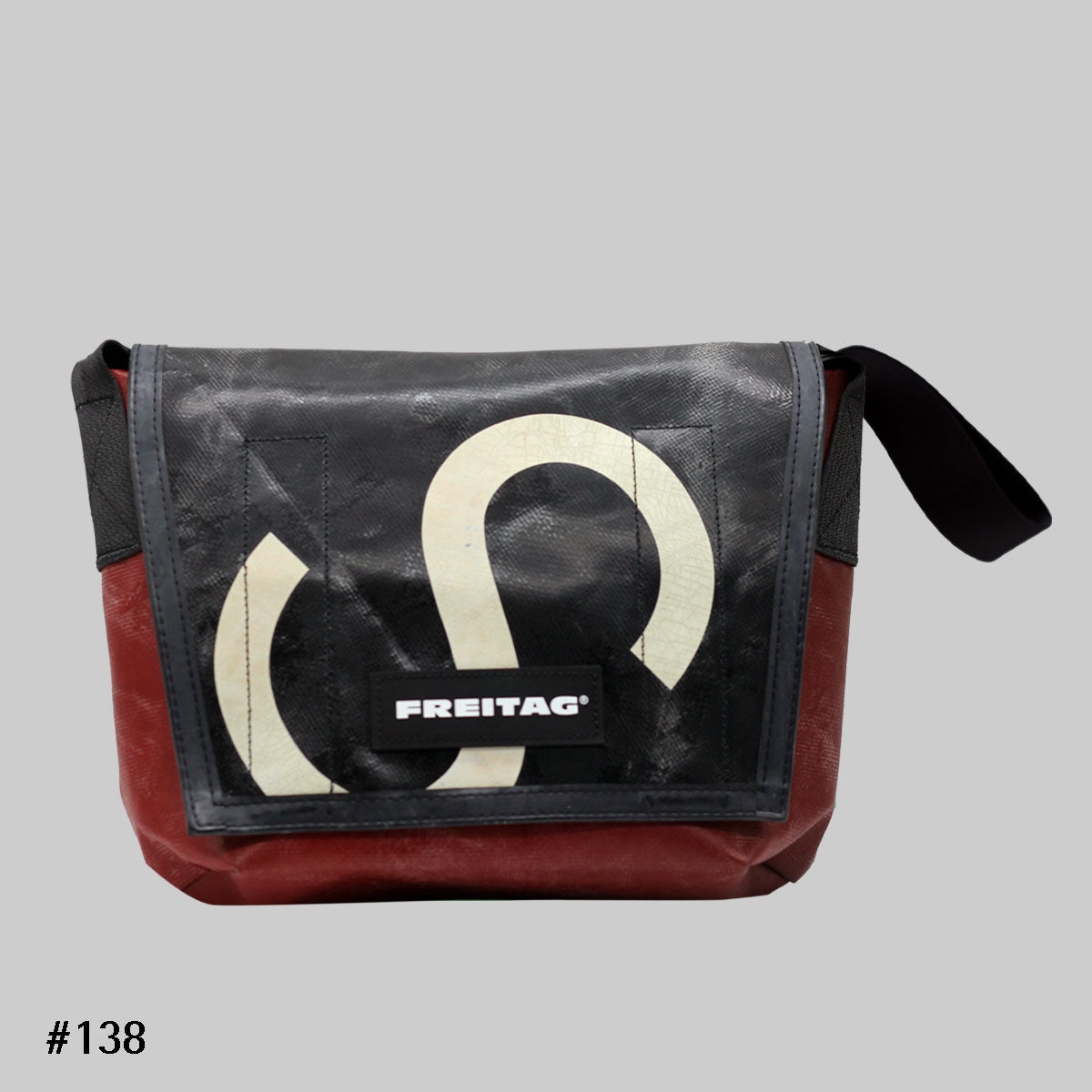 FREITAG F11 LASSIE ダークグレー転写柄 FREITAG F11 LASSIE Messenger – Red Dot Design Museum Singapore