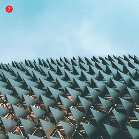 Sharp, durian-shaped thorns forming a geometric roof pattern on the Esplanade building against a clear sky